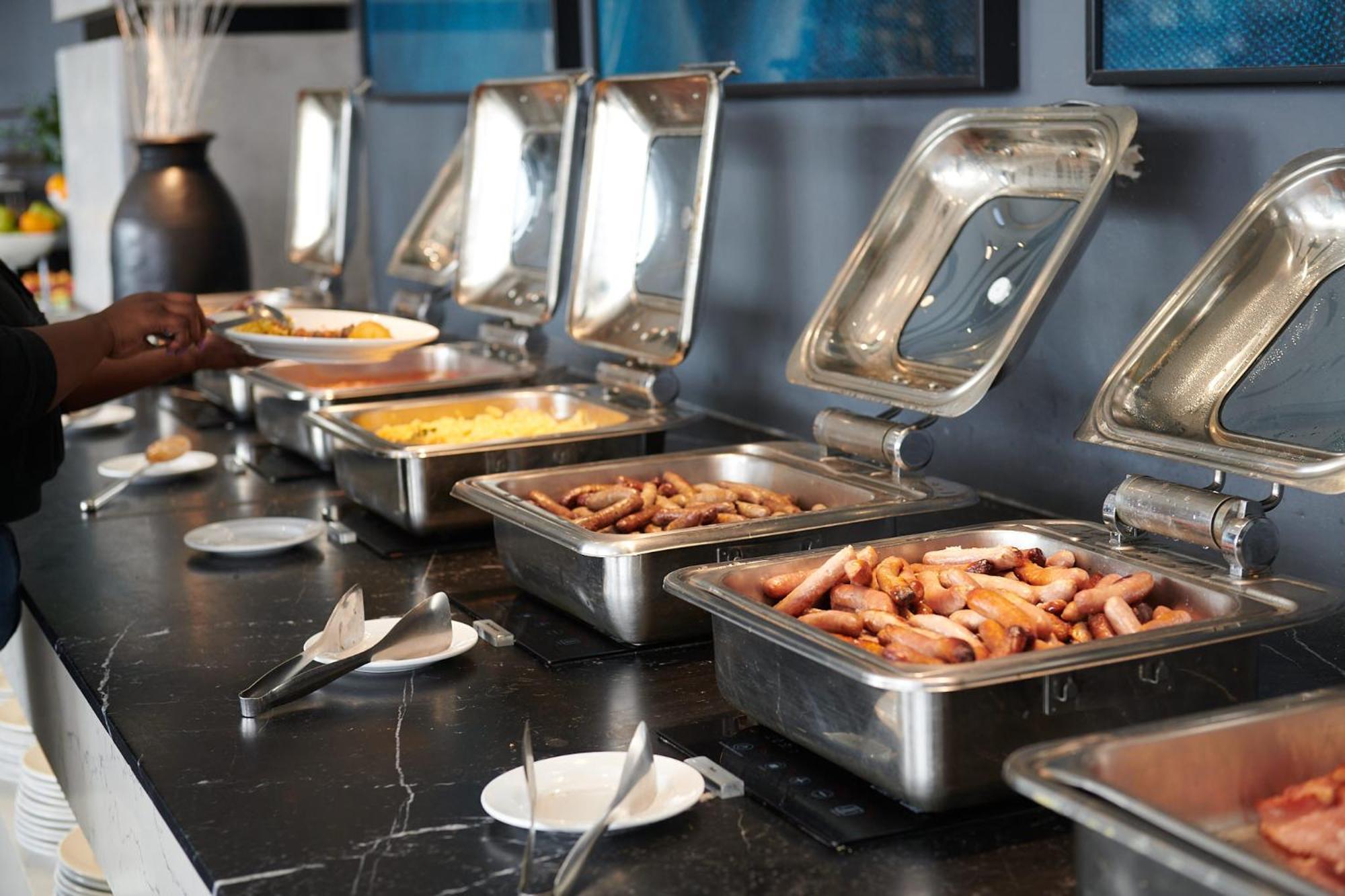 The Capital Pearls Hotel Дурбан Экстерьер фото A buffet